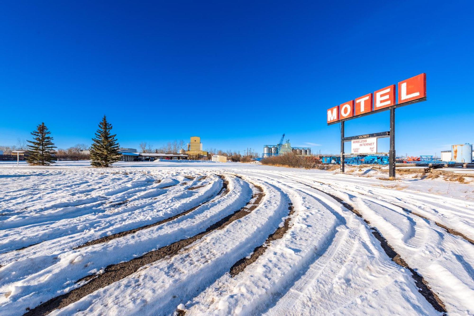 Blue Horse Motel Beiseker Exterior foto